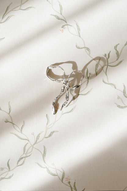 Large Bow Brooch / Silver