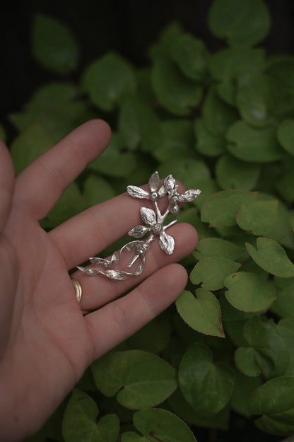 Blueberries with bow / Silver brooch